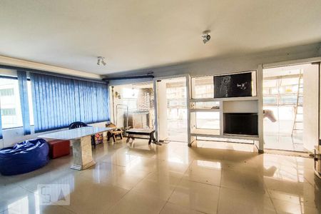 Apartamento à venda com 300m², 4 quartos e 3 vagas Apartamento à venda com 300m², 4 quartos e 3 vagasSalão de Festas