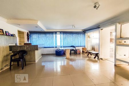 Apartamento à venda com 300m², 4 quartos e 3 vagas Apartamento à venda com 300m², 4 quartos e 3 vagasSalão de Festas