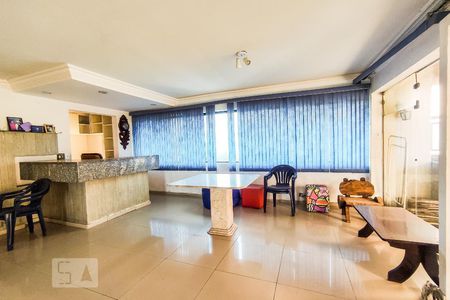 Apartamento à venda com 300m², 4 quartos e 3 vagas Apartamento à venda com 300m², 4 quartos e 3 vagasSalão de Festas