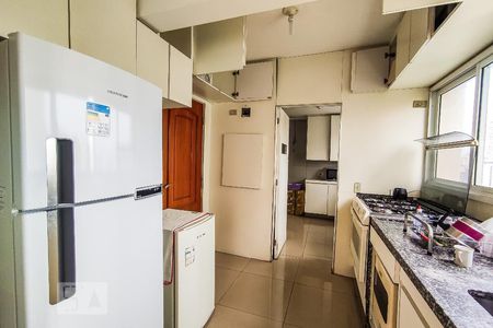 Apartamento à venda com 300m², 4 quartos e 3 vagas Apartamento à venda com 300m², 4 quartos e 3 vagasCozinha