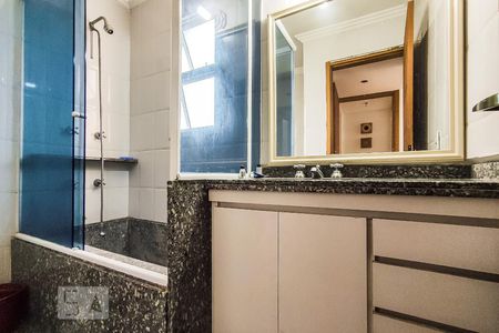 Apartamento à venda com 300m², 4 quartos e 3 vagas Apartamento à venda com 300m², 4 quartos e 3 vagasBanheiro Quarto 3 - Suíte