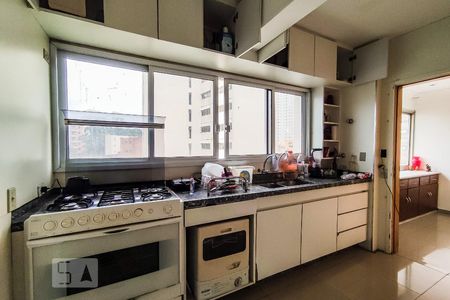 Apartamento à venda com 300m², 4 quartos e 3 vagas Apartamento à venda com 300m², 4 quartos e 3 vagasCozinha