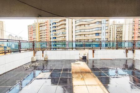 Apartamento à venda com 300m², 4 quartos e 3 vagas Apartamento à venda com 300m², 4 quartos e 3 vagasTerraço