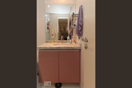 Apartamento para alugar com 80m², 3 quartos e 2 vagas Apartamento para alugar com 80m², 3 quartos e 2 vagasBanheiro