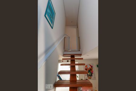 Apartamento para alugar com 80m², 3 quartos e 2 vagas Apartamento para alugar com 80m², 3 quartos e 2 vagasEscada