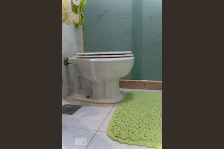 Apartamento à venda com 380m², 4 quartos e 3 vagasBanheiro social e da suite 1 