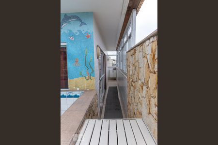 Apartamento à venda com 380m², 4 quartos e 3 vagasCorredor de acesso para sauna e cozinha