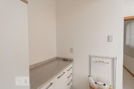 Apartamento à venda com 126m², 2 quartos e sem vaga Apartamento à venda com 126m², 2 quartos e sem vagaLavanderia