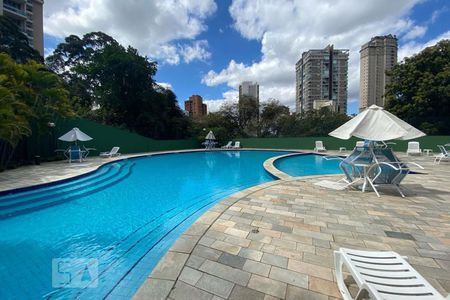 Apartamento à venda com 300m², 4 quartos e 4 vagas Apartamento à venda com 300m², 4 quartos e 4 vagasÁrea comum - Piscina