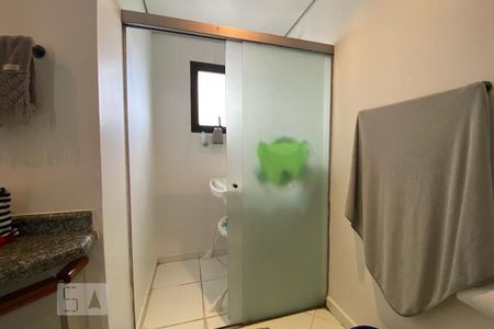 Apartamento à venda com 300m², 4 quartos e 4 vagas Apartamento à venda com 300m², 4 quartos e 4 vagasBanheiro da Suíte 4