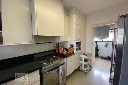 Apartamento à venda com 300m², 4 quartos e 4 vagas Apartamento à venda com 300m², 4 quartos e 4 vagasCozinha