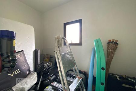 Apartamento à venda com 300m², 4 quartos e 4 vagas Apartamento à venda com 300m², 4 quartos e 4 vagasQuarto de Serviço 2