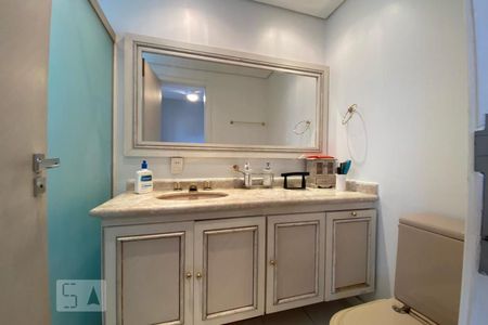 Apartamento à venda com 300m², 4 quartos e 4 vagas Apartamento à venda com 300m², 4 quartos e 4 vagasBanheiro da Suíte 3