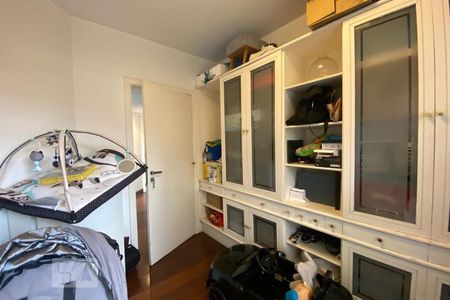 Apartamento à venda com 300m², 4 quartos e 4 vagas Apartamento à venda com 300m², 4 quartos e 4 vagasEscritório