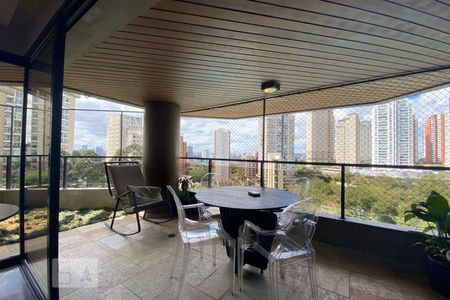 Apartamento à venda com 300m², 4 quartos e 4 vagas Apartamento à venda com 300m², 4 quartos e 4 vagasSacada