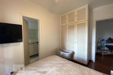 Apartamento à venda com 300m², 4 quartos e 4 vagas Apartamento à venda com 300m², 4 quartos e 4 vagasSuíte 3