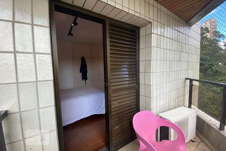 Apartamento à venda com 300m², 4 quartos e 4 vagas Apartamento à venda com 300m², 4 quartos e 4 vagasSuíte 2 - Sacada