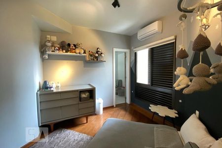 Apartamento à venda com 300m², 4 quartos e 4 vagas Apartamento à venda com 300m², 4 quartos e 4 vagasSuíte 4