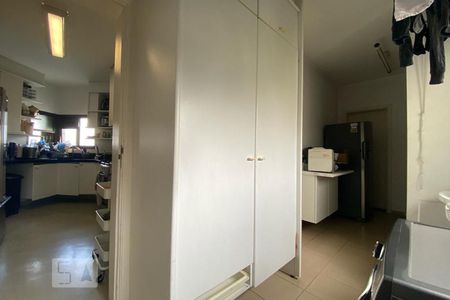 Apartamento à venda com 300m², 4 quartos e 4 vagas Apartamento à venda com 300m², 4 quartos e 4 vagasÁrea de Serviço