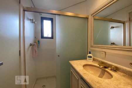 Apartamento à venda com 300m², 4 quartos e 4 vagas Apartamento à venda com 300m², 4 quartos e 4 vagasBanheiro da Suíte 3