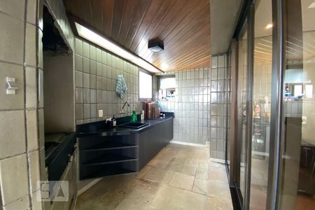 Apartamento à venda com 300m², 4 quartos e 4 vagas Apartamento à venda com 300m², 4 quartos e 4 vagasSacada