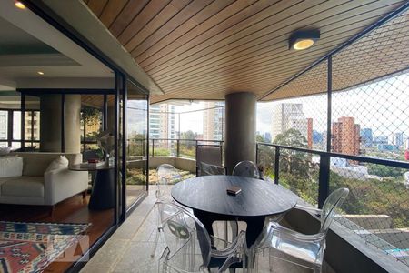 Apartamento à venda com 300m², 4 quartos e 4 vagas Apartamento à venda com 300m², 4 quartos e 4 vagasSacada