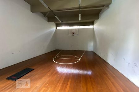 Apartamento à venda com 300m², 4 quartos e 4 vagas Apartamento à venda com 300m², 4 quartos e 4 vagasÁrea comum - Quadra de Basquete