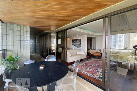 Apartamento à venda com 300m², 4 quartos e 4 vagas Apartamento à venda com 300m², 4 quartos e 4 vagasSacada