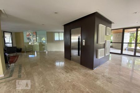 Apartamento à venda com 300m², 4 quartos e 4 vagas Apartamento à venda com 300m², 4 quartos e 4 vagasHall Social