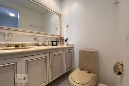 Apartamento à venda com 300m², 4 quartos e 4 vagas Apartamento à venda com 300m², 4 quartos e 4 vagasBanheiro da Suíte 3