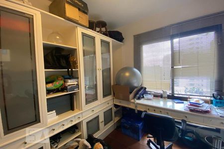 Apartamento à venda com 300m², 4 quartos e 4 vagas Apartamento à venda com 300m², 4 quartos e 4 vagasEscritório