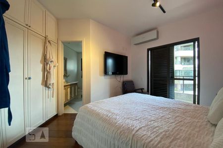 Apartamento à venda com 300m², 4 quartos e 4 vagas Apartamento à venda com 300m², 4 quartos e 4 vagasSuíte 2