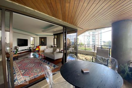 Apartamento à venda com 300m², 4 quartos e 4 vagas Apartamento à venda com 300m², 4 quartos e 4 vagasSacada