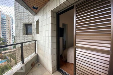 Apartamento à venda com 300m², 4 quartos e 4 vagas Apartamento à venda com 300m², 4 quartos e 4 vagasSuíte 3 - Sacada