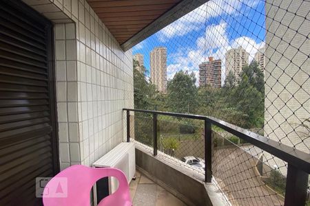 Apartamento à venda com 300m², 4 quartos e 4 vagas Apartamento à venda com 300m², 4 quartos e 4 vagasSuíte 2 - Sacada