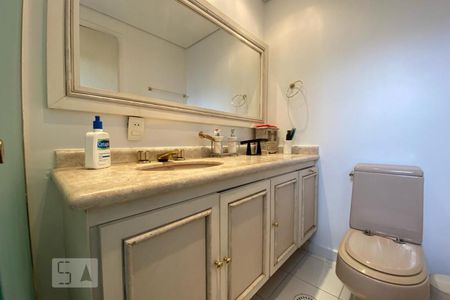 Apartamento à venda com 300m², 4 quartos e 4 vagas Apartamento à venda com 300m², 4 quartos e 4 vagasBanheiro da Suíte 3