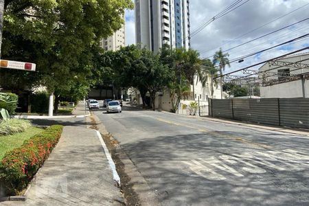 Apartamento à venda com 300m², 4 quartos e 4 vagas Apartamento à venda com 300m², 4 quartos e 4 vagasVista da Rua