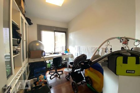 Apartamento à venda com 300m², 4 quartos e 4 vagas Apartamento à venda com 300m², 4 quartos e 4 vagasEscritório