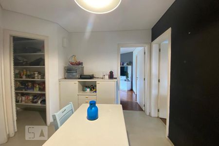 Apartamento à venda com 300m², 4 quartos e 4 vagas Apartamento à venda com 300m², 4 quartos e 4 vagasCopa