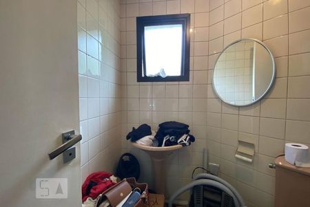 Apartamento à venda com 300m², 4 quartos e 4 vagas Apartamento à venda com 300m², 4 quartos e 4 vagasBanheiro de Serviço