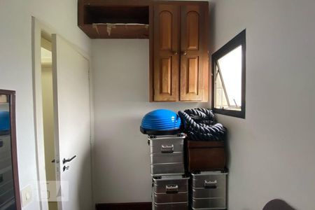 Apartamento à venda com 300m², 4 quartos e 4 vagas Apartamento à venda com 300m², 4 quartos e 4 vagasQuarto de Serviço 1