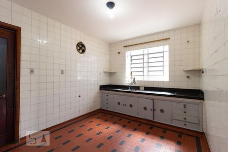 Casa à venda com 117m², 2 quartos e 2 vagas Casa à venda com 117m², 2 quartos e 2 vagasCozinha