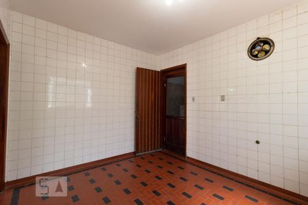 Casa à venda com 117m², 2 quartos e 2 vagas Casa à venda com 117m², 2 quartos e 2 vagasCozinha