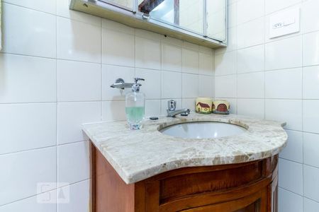 Casa à venda com 179m², 3 quartos e 3 vagas Casa à venda com 179m², 3 quartos e 3 vagasBanheiro - Pia