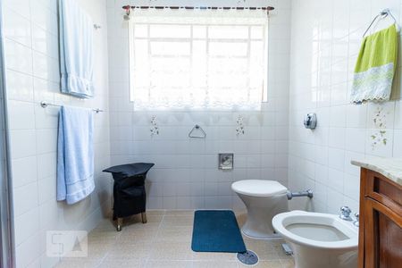 Casa à venda com 179m², 3 quartos e 3 vagas Casa à venda com 179m², 3 quartos e 3 vagasBanheiro