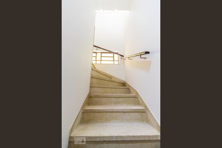 Casa à venda com 179m², 3 quartos e 3 vagas Casa à venda com 179m², 3 quartos e 3 vagasEscadaria