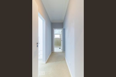 Casa de condomínio à venda com 420m², 4 quartos e 6 vagas Casa de condomínio à venda com 420m², 4 quartos e 6 vagasCorredor 1