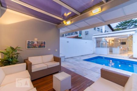 Casa de condomínio à venda com 420m², 4 quartos e 6 vagas Casa de condomínio à venda com 420m², 4 quartos e 6 vagasÁrea de lazer