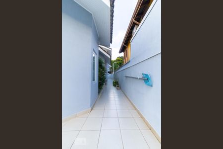 Casa de condomínio à venda com 420m², 4 quartos e 6 vagas Casa de condomínio à venda com 420m², 4 quartos e 6 vagasCorredor lateral