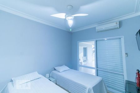 Casa de condomínio à venda com 420m², 4 quartos e 6 vagas Casa de condomínio à venda com 420m², 4 quartos e 6 vagasQuarto 1